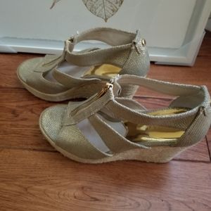 Michael kors Berkley wedge sandal, size 7.5, gold/tan